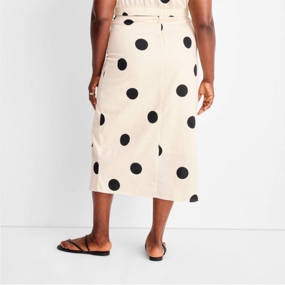 NWT Side-Tie Sarong Midi Skirt -
Future Collective Cream/Black
Polka Dots Sz 20 - Picture 2 of 8